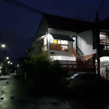 Appartamento A & P House Bangkok Esterno foto