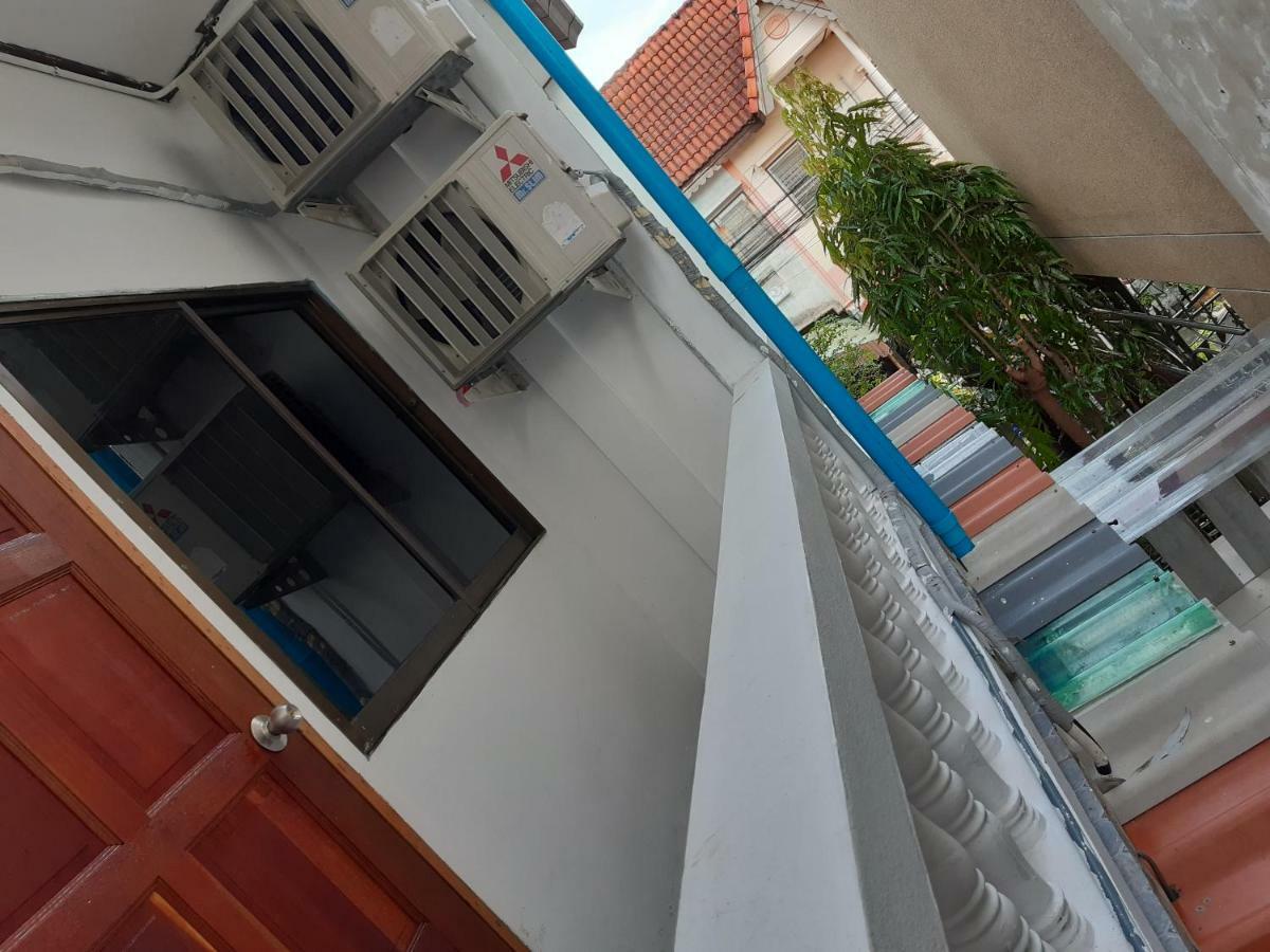 Appartamento A & P House Bangkok Esterno foto