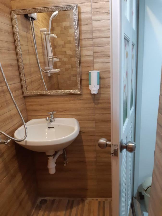 Appartamento A & P House Bangkok Esterno foto