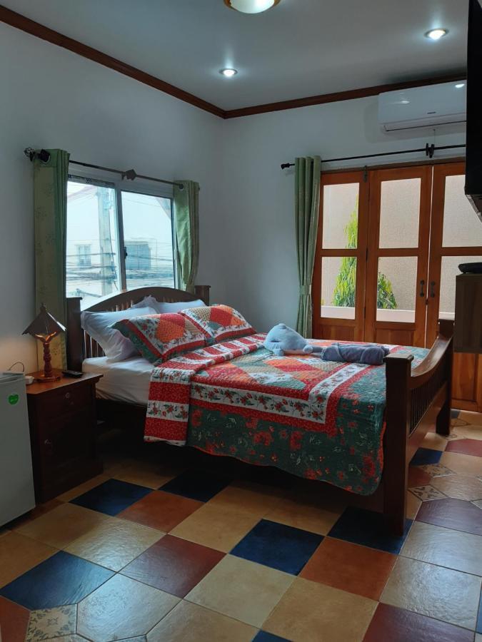 Appartamento A & P House Bangkok Esterno foto