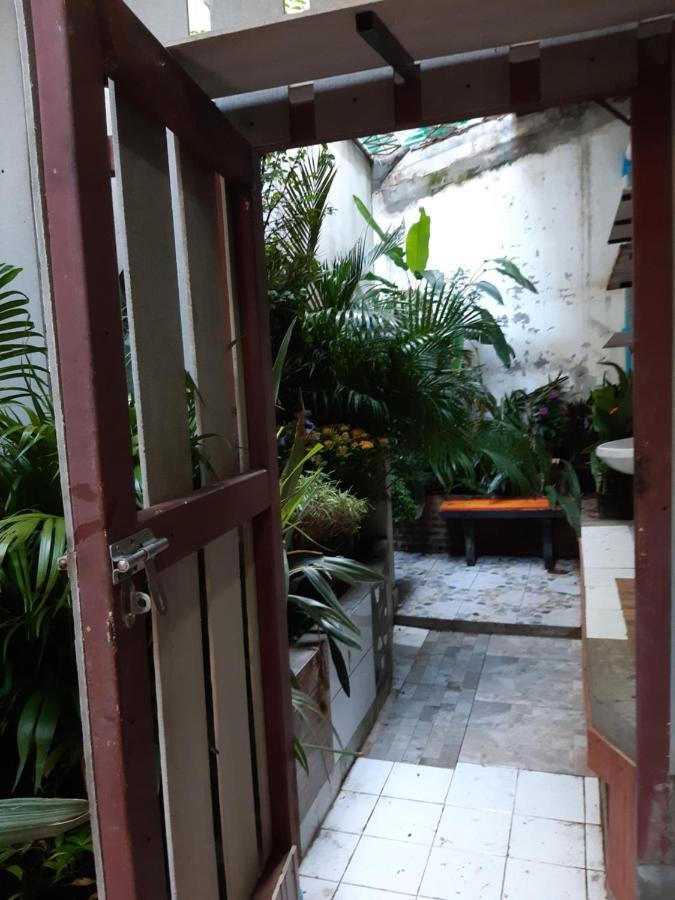 Appartamento A & P House Bangkok Esterno foto